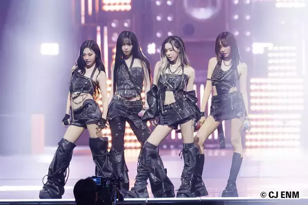 「aespa(エスパ)らしさが光る"蠱惑的"なパフォーマンス！世界を席巻したHUNTR/X(ハントリックス)のカバーにも沸いた「MAMA」の名場面」の画像