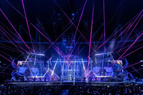 「aespa(エスパ)らしさが光る"蠱惑的"なパフォーマンス！世界を席巻したHUNTR/X(ハントリックス)のカバーにも沸いた「MAMA」の名場面」の画像