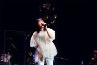 上白石萌音、歌手デビュー10周年へ！最新ライヴ「Mone Kamishiraishi "yattokosa" 26 《texte》」生中継に期待高まる