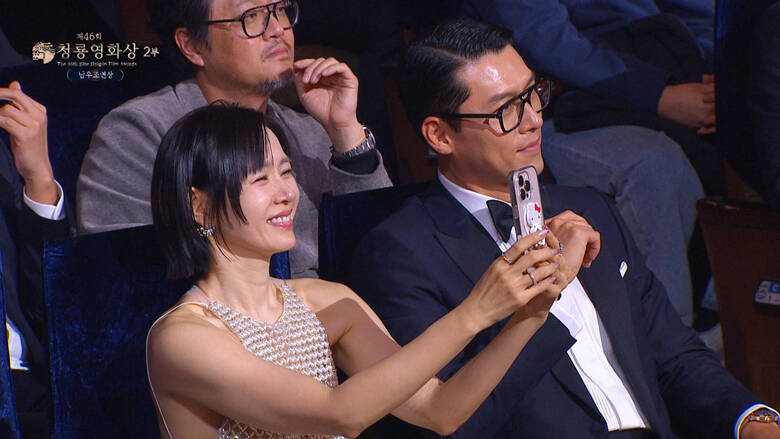 ヒョンビン＆ソン・イェジン夫妻の熱いハグ＆スピーチ！互いへの深い愛情が伝わる「第46回 青龍映画賞」の名場面