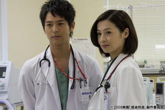 妻夫木聡が切に体現する医師の葛藤と想い――映画「感染列島」で描かれる未曾有のウイルスの恐怖