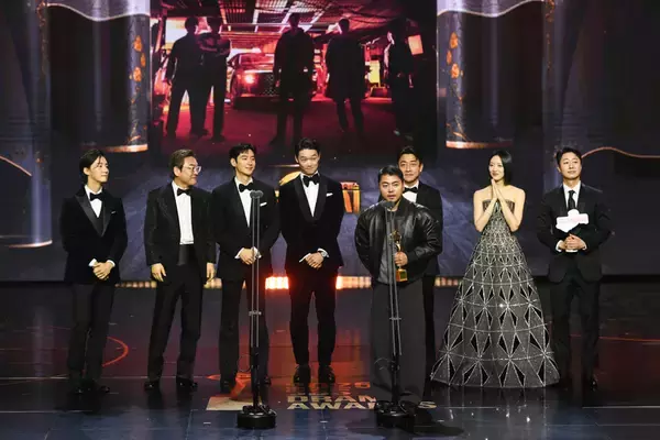 「チャン・ギヨンの"寸止めキス"、テギョン(2PM)の愛の告白、熱愛が噂されたカン・テオの甘いスピーチ...名場面が続々！2025年のMBC・SBS・KBS演技大賞【受賞結果まとめ】」の画像