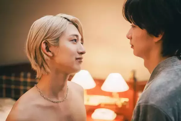 あまりにも綺麗と評判のNAOYA(MAZZEL)の首筋に視線が集中...冨田侑暉(龍宮城)との美しいラブシーンが続く「セラピーゲーム」に集まる反響