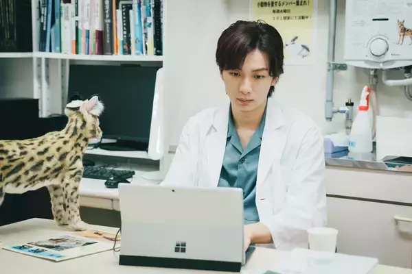 「あまりにも綺麗と評判のNAOYA(MAZZEL)の首筋に視線が集中...冨田侑暉(龍宮城)との美しいラブシーンが続く「セラピーゲーム」に集まる反響」の画像