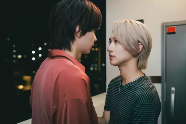 「あまりにも綺麗と評判のNAOYA(MAZZEL)の首筋に視線が集中...冨田侑暉(龍宮城)との美しいラブシーンが続く「セラピーゲーム」に集まる反響」の画像