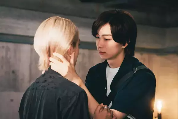 「あまりにも綺麗と評判のNAOYA(MAZZEL)の首筋に視線が集中...冨田侑暉(龍宮城)との美しいラブシーンが続く「セラピーゲーム」に集まる反響」の画像