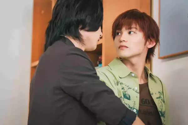 「あまりにも綺麗と評判のNAOYA(MAZZEL)の首筋に視線が集中...冨田侑暉(龍宮城)との美しいラブシーンが続く「セラピーゲーム」に集まる反響」の画像