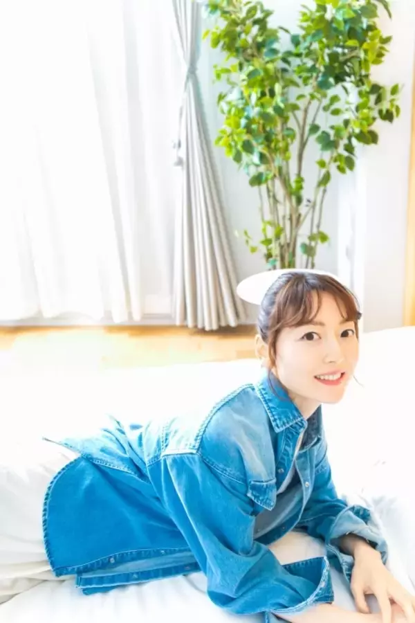 「花澤香菜が語る、学生時代から続く友情と戸松遥との絆 「仲良くなりたい人にはグイグイ行く」【花澤香菜をつくる6つのピース】」の画像