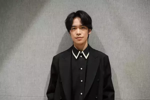 「小野賢章から見た双子の妹・アサ演じる宮本侑芽の魅力は？ アニメ『黄泉のツガイ』インタビュー」の画像