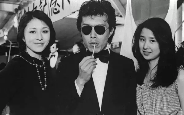 「所ジョージ×タモリが大暴れで存在感抜群！若き日の柄本明も出演、スターたちが異彩を放つ「下落合焼とりムービー」」の画像