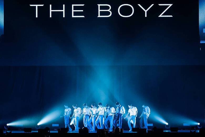 IMP.、NCT DREAM、THE BOYZ、BALLISTIK BOYZら人気グループが豪華共演！さいたまスーパーアリーナの熱狂の舞台裏まで捉えた「M:ZINE LIVE」の特別版
