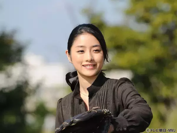 「石原さとみが"おじさん"を好演？若手時代の意欲作「椿山課長の七日間」で見せた、コミカルの中にも光る確かな表現力」の画像