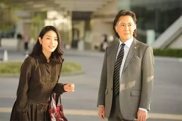 「石原さとみが"おじさん"を好演？若手時代の意欲作「椿山課長の七日間」で見せた、コミカルの中にも光る確かな表現力」の画像