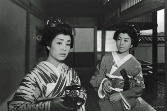 美空ひばりの底知れぬ実力を味わえる！一人二役に挑戦し、美しい歌声も披露した「おこんの初恋　花嫁七変化」