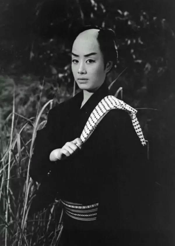 「美空ひばりの底知れぬ実力を味わえる！一人二役に挑戦し、美しい歌声も披露した「おこんの初恋　花嫁七変化」」の画像