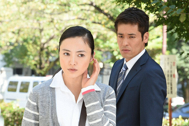 仲間由紀恵の潜入捜査官としての七変化も見どころ！佐藤隆太とともに刑事を演じた「ＳＡＫＵＲＡ～事件を聞く女～」