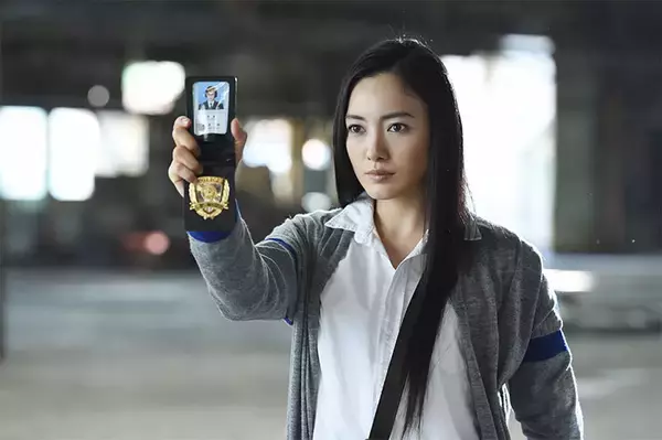 「仲間由紀恵の潜入捜査官としての七変化も見どころ！佐藤隆太とともに刑事を演じた「ＳＡＫＵＲＡ～事件を聞く女～」」の画像