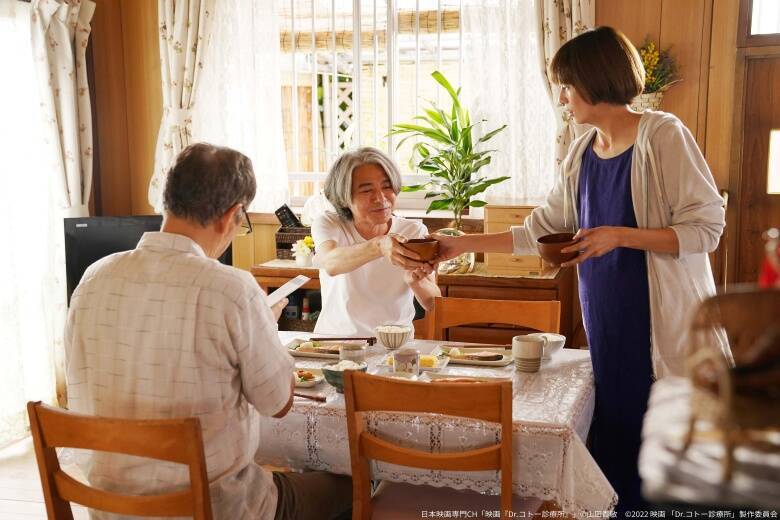 吉岡秀隆が見せる"穏やかさの奥の揺らぎ"...16年ぶりに演じた「Dr.コトー」でにじませる、医師の迷いと覚悟