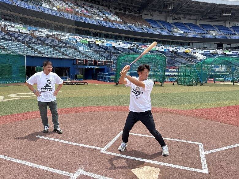 真中満が今江敏晃とのロケで実感「野球選手って夢があるなあ」 ZOZOマリンで"伝説の逆シングル"も披露
