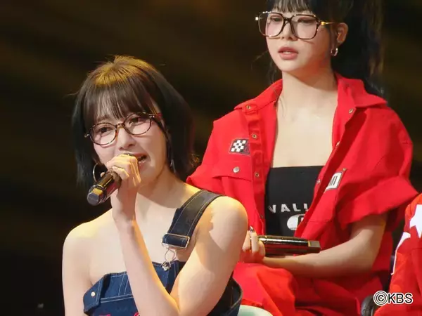 「SAKURA(サクラ)も大感激！新年、全米を魅了したLE SSERAFIM(ルセラフィム)に対し、「これほど完璧なチームは見たことがない」と絶賛した10CM(シプセンチ)の言葉とは？」の画像