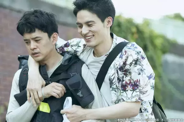 「池松壮亮が母を亡くした青年を哀愁たっぷりに演じる...母役・田中裕子の、すべてを超越した演技も見どころな「本心」」の画像