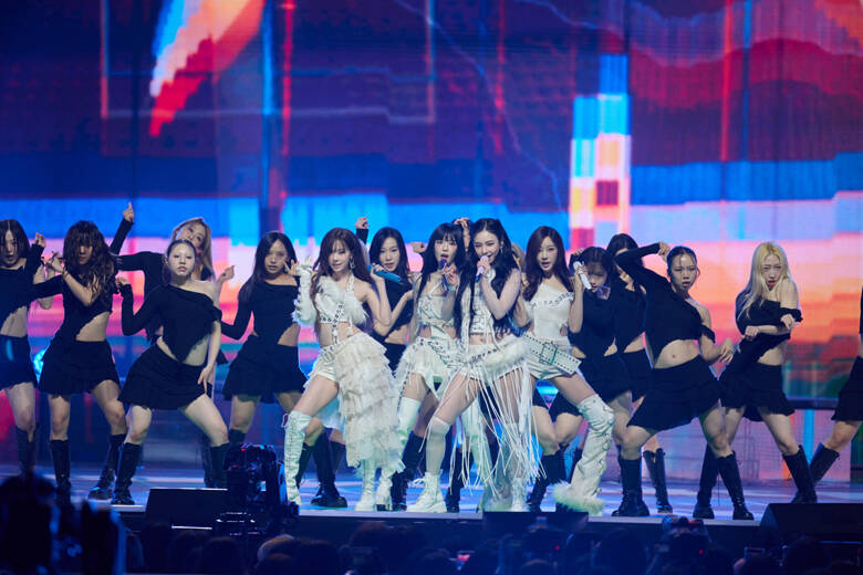 BTS・Jung Kookへのリスペクトを感じるLE SSERAFIM(ルセラフィム)・KAZUHAの圧巻のソロパフォーマンスも！「KBS歌謡祭」だからこそ実現した名場面の数々