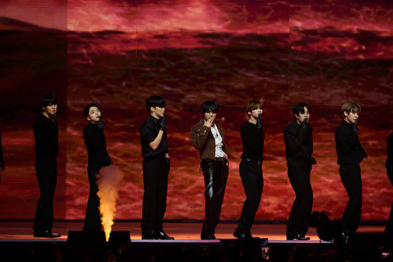 BTS・Jung Kookへのリスペクトを感じるLE SSERAFIM(ルセラフィム)・KAZUHAの圧巻のソロパフォーマンスも！「KBS歌謡祭」だからこそ実現した名場面の数々