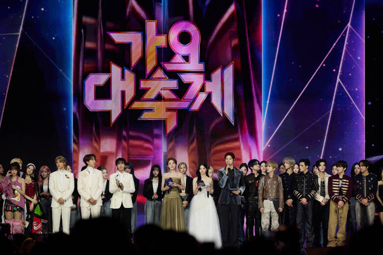 BTS・Jung Kookへのリスペクトを感じるLE SSERAFIM(ルセラフィム)・KAZUHAの圧巻のソロパフォーマンスも！「KBS歌謡祭」だからこそ実現した名場面の数々