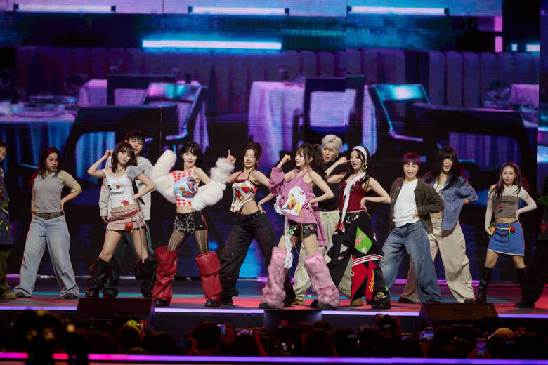 BTS・Jung Kookへのリスペクトを感じるLE SSERAFIM(ルセラフィム)・KAZUHAの圧巻のソロパフォーマンスも！「KBS歌謡祭」だからこそ実現した名場面の数々