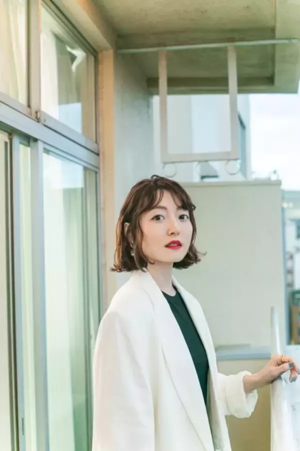 「花澤香菜、歌うことは「なくてはならないもの」 声優業にも通ずるアーティスト活動の現在地【花澤香菜をつくる6つのピース】」の画像
