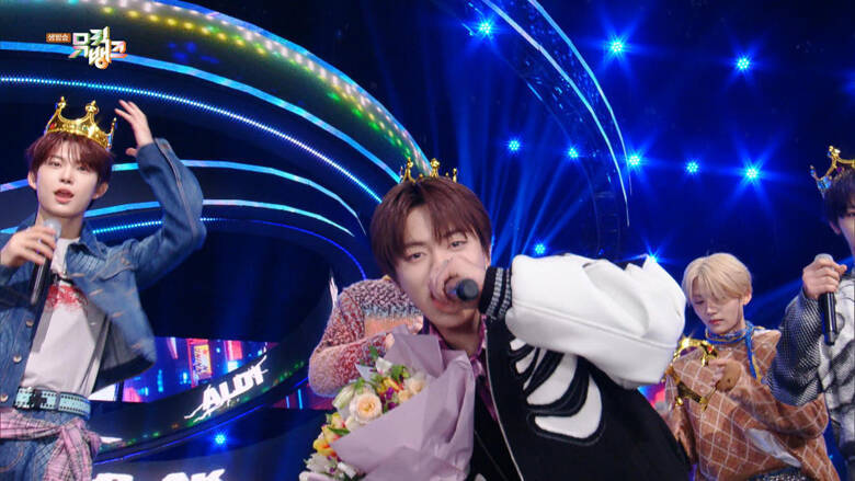 20歳になったNI-KIの覇気に満ちた視線も...「Knife」が評判のENHYPEN、ALPHA DRIVE ONE(ALD1)との対決にも視線が集中したK-POP界隈の首位争い