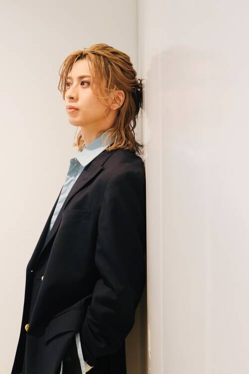 岡宮来夢インタビュー！初ソロコンサートが生中継決定...初日・千穐楽ゲストの黒羽麻璃央＆海宝直人は「僕の大好きな先輩」