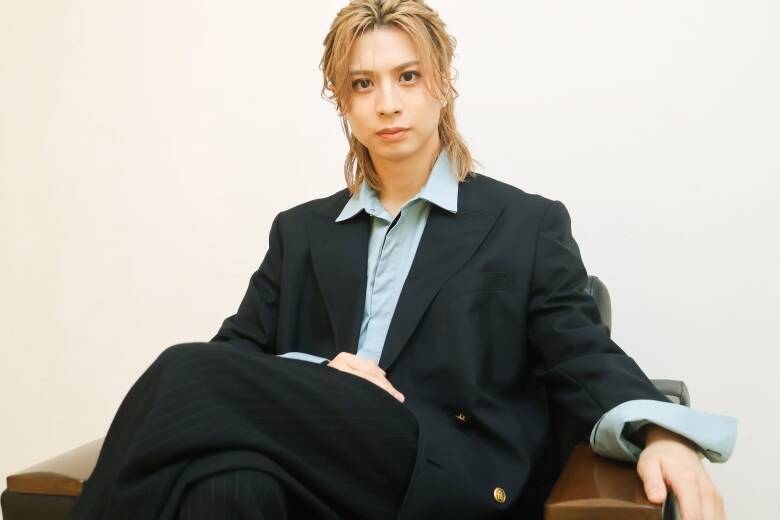 岡宮来夢インタビュー！初ソロコンサートが生中継決定...初日・千穐楽ゲストの黒羽麻璃央＆海宝直人は「僕の大好きな先輩」