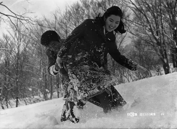 吉永小百合×浜田光夫の"純愛コンビ"が体現する刹那的な恋愛...若かりし名優2人が新境地を開拓した「泥だらけの純情」