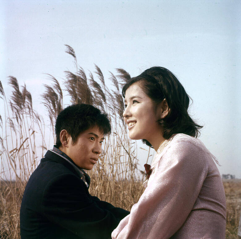 吉永小百合×浜田光夫の"純愛コンビ"が体現する刹那的な恋愛...若かりし名優2人が新境地を開拓した「泥だらけの純情」