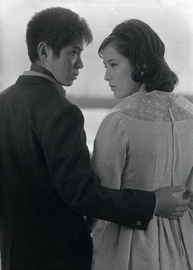 吉永小百合×浜田光夫の"純愛コンビ"が体現する刹那的な恋愛...若かりし名優2人が新境地を開拓した「泥だらけの純情」