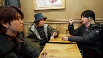 大森元貴が名曲を生み出す現場を激写！華やかなステージからひたむきな曲作りまで"フェーズ3"へと突き進むMrs. GREEN APPLEの現在地