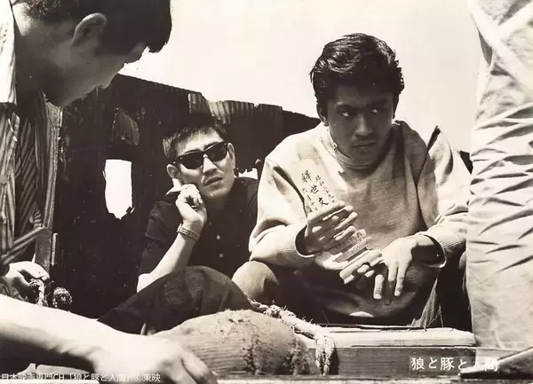 「三國連太郎×高倉健×北大路欣也、日本を代表する俳優たちが3兄弟に！それぞれのキャラクターを個性たっぷりに演じる「狼と豚と人間」」の画像