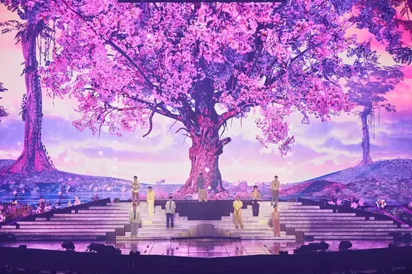 「20周年を迎えたSUPER JUNIORと"E.L.F"の絆...日本最終公演の"熱狂"とメンバーたちの感謝の気持ちを収めたバックステージの様子とは？」の画像
