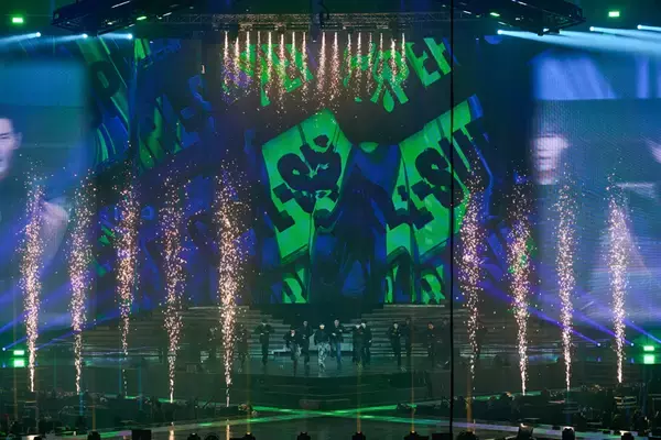 「20周年を迎えたSUPER JUNIORと"E.L.F"の絆...日本最終公演の"熱狂"とメンバーたちの感謝の気持ちを収めたバックステージの様子とは？」の画像