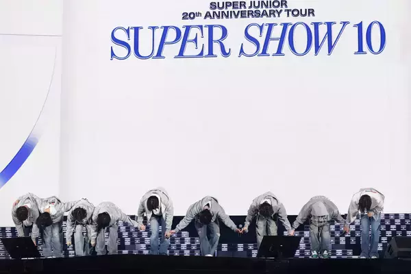 「20周年を迎えたSUPER JUNIORと"E.L.F"の絆...日本最終公演の"熱狂"とメンバーたちの感謝の気持ちを収めたバックステージの様子とは？」の画像
