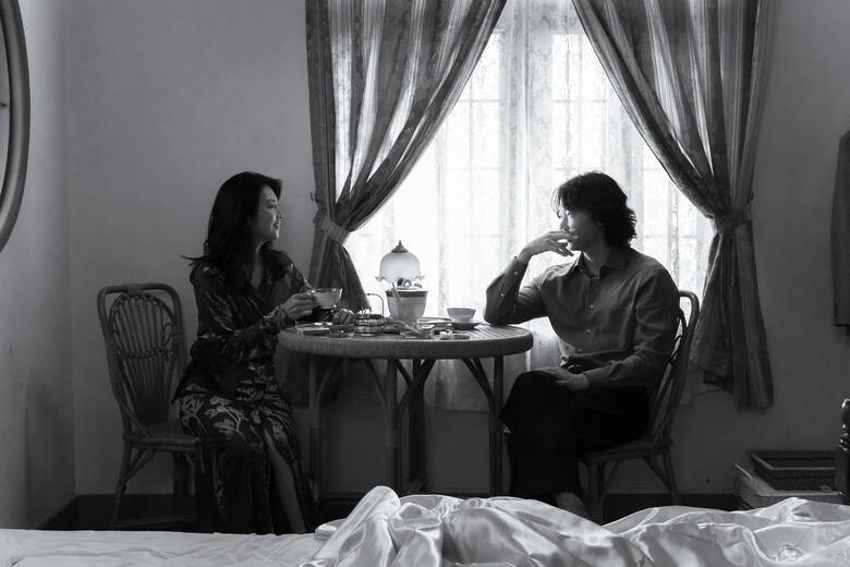 綾野剛、⽥中麗奈の"即興の蹴り"を絶賛「『最高！』と思いましたね(笑)」 映画『星と月は天の穴』インタビュー