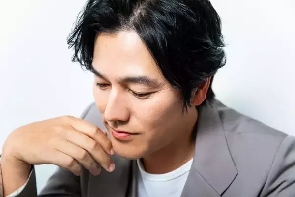 「俳優・要潤が25年前『仮面ライダーアギト』でデビューした当時の自分に伝えたいこととは？」の画像