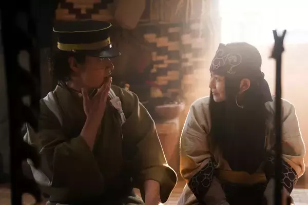 「泥臭い魅力を放つ山崎賢人、鶴見中尉の恐ろしき狂気を完全再現する玉木宏ら「ゴールデンカムイ 網走監獄襲撃編」の随所に溢れる原作へのリスペクト」の画像