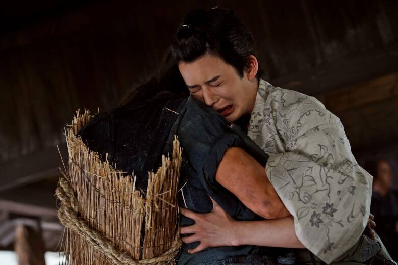 白装束を纏う長尾謙杜(なにわ男子)の鮮烈な美青年ぶり...「国宝」効果による歌舞伎人気が高まる中、映画「木挽町のあだ討ち」に集まる評判の声