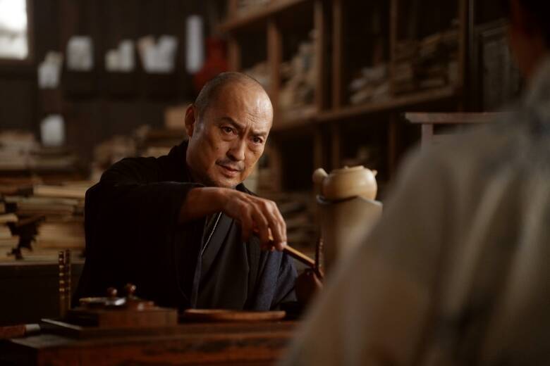 白装束を纏う長尾謙杜(なにわ男子)の鮮烈な美青年ぶり...「国宝」効果による歌舞伎人気が高まる中、映画「木挽町のあだ討ち」に集まる評判の声