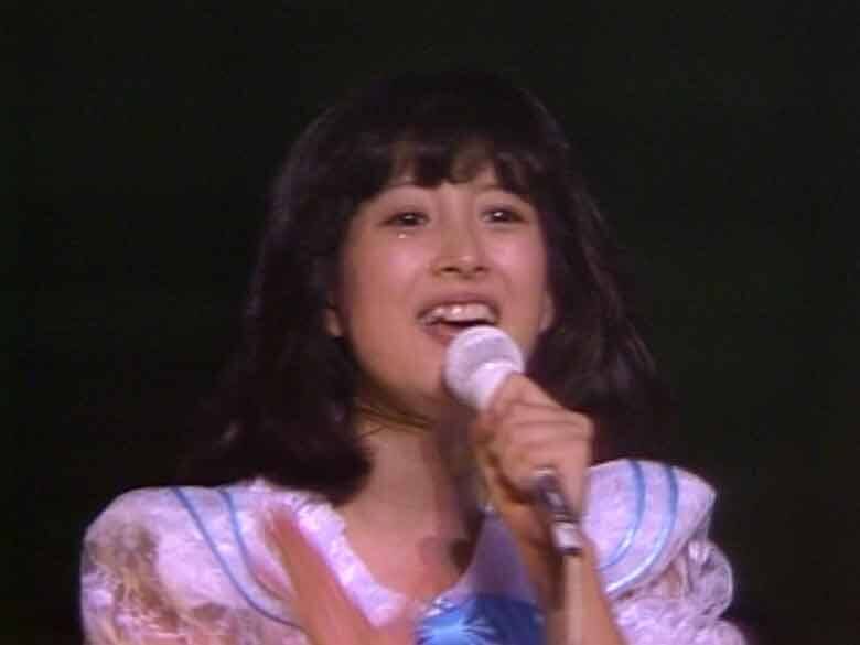 45年を経ても褪せない可憐さ！河合奈保子の稀有なアイドル性、名曲「けんかをやめて」「スマイル・フォー・ミー」...圧巻の歌唱力が分かるカバー曲メドレーも