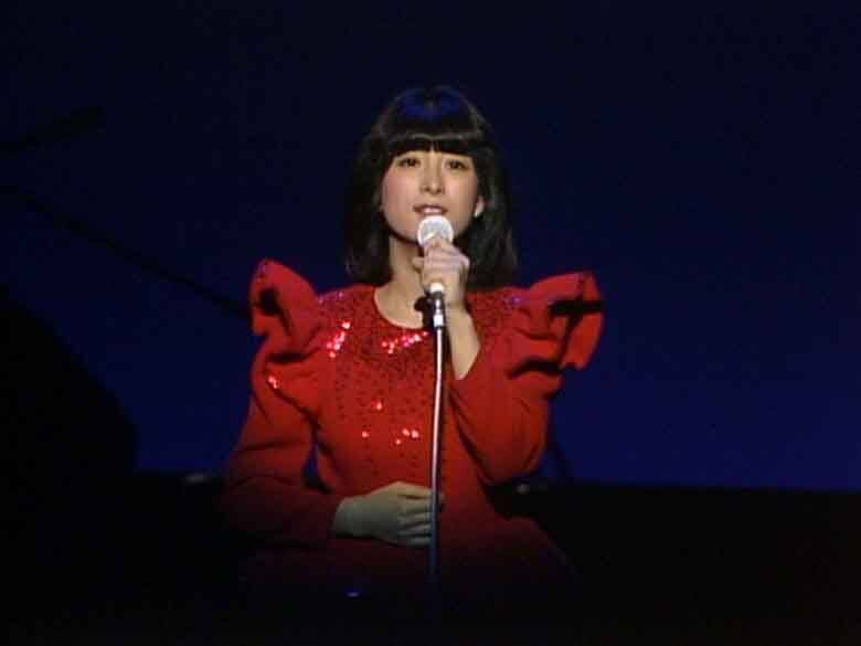 45年を経ても褪せない可憐さ！河合奈保子の稀有なアイドル性、名曲「けんかをやめて」「スマイル・フォー・ミー」...圧巻の歌唱力が分かるカバー曲メドレーも