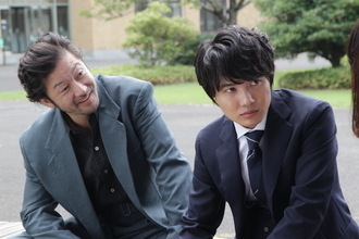 浅野忠信と神木隆之介が魅力たっぷりの凸凹バディに！2人のやりとりがクセになる「刑事ゆがみ」