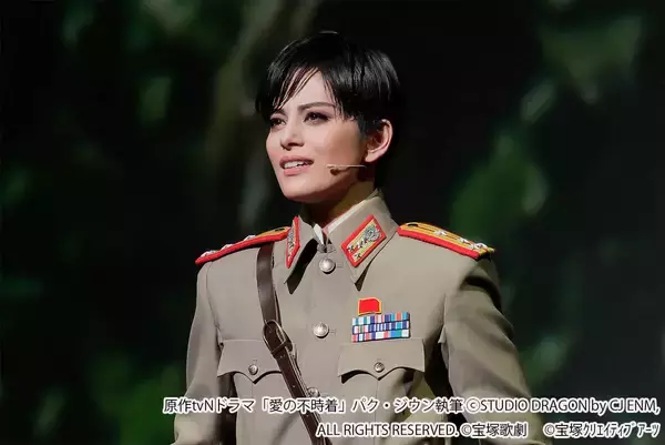 あの「愛の不時着」が宝塚に！？雪組トップスター・朝美絢がお披露目公演で見せる少しお茶目なリ・ジョンヒョクに注目！